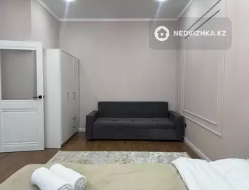 1-комнатная квартира, этаж 3 из 10, 38 м², Посуточно