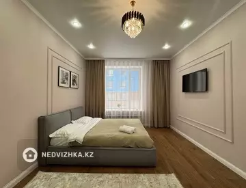 1-комнатная квартира, этаж 3 из 10, 38 м², Посуточно