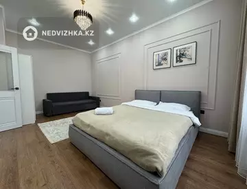 1-комнатная квартира, этаж 3 из 10, 38 м², Посуточно