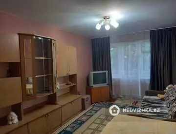 1-комнатная квартира, этаж 3 из 4, 33 м², На длительный срок