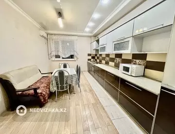 2-комнатная квартира, этаж 3 из 12, 100 м², Посуточно