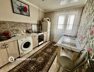 2-комнатная квартира, этаж 6 из 10, 60 м², Посуточно
