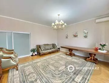 4-комнатная квартира, этаж 5 из 6, 130 м²