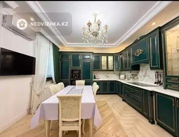 4-комнатная квартира, этаж 4 из 10, 169 м²
