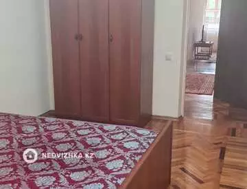 3-комнатная квартира, этаж 4 из 5, 95 м², На длительный срок