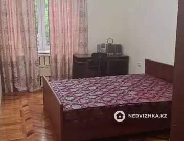 3-комнатная квартира, этаж 4 из 5, 95 м², На длительный срок