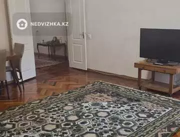 3-комнатная квартира, этаж 4 из 5, 95 м², На длительный срок