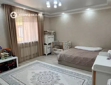 1-комнатная квартира, этаж 4 из 10, 42 м²