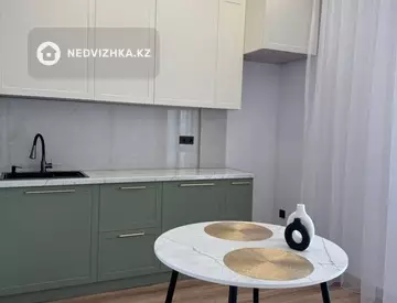 2-комнатная квартира, этаж 17 из 18, 42 м²