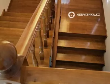 7-комнатный дом, 4.8 соток, 280 м²