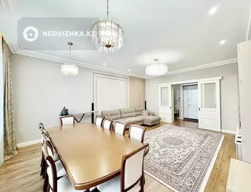 5-комнатная квартира, этаж 9 из 9, 210 м²