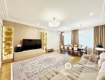 5-комнатная квартира, этаж 9 из 9, 210 м²