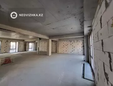 4-комнатная квартира, этаж 2 из 4, 173 м²