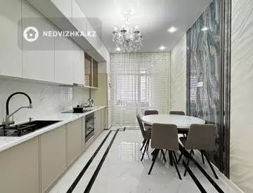 4-комнатная квартира, этаж 5 из 12, 117 м²