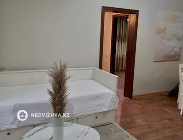 3-комнатная квартира, этаж 3 из 5, 57 м², На длительный срок