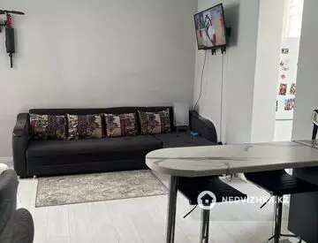 3-комнатная квартира, этаж 3 из 10, 80 м², На длительный срок