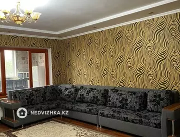 2-комнатная квартира, этаж 4 из 5, 55 м²