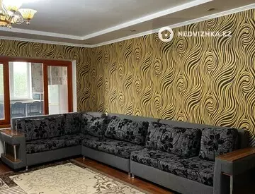 2-комнатная квартира, этаж 4 из 5, 55 м²