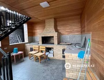 7-комнатный дом, 13.5 соток, 700 м²
