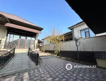 5-комнатный дом, 8 соток, 220 м²