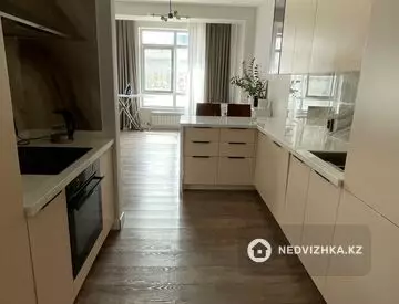4-комнатная квартира, этаж 4 из 21, 130 м²