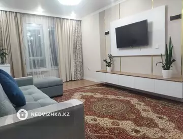 3-комнатная квартира, этаж 4 из 9, 80 м², Посуточно