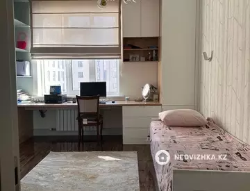 5-комнатная квартира, этаж 5 из 8, 161 м²