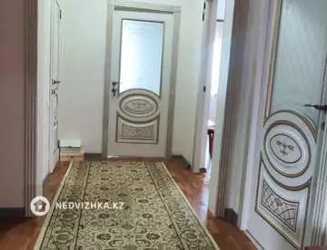 3-комнатная квартира, этаж 8 из 9, 90 м²