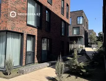 4-комнатная квартира, этаж 3 из 3, 146 м²