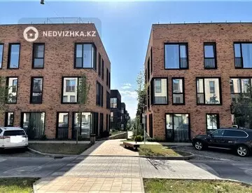 4-комнатная квартира, этаж 3 из 3, 146 м²