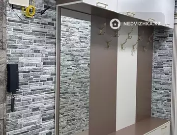 4-комнатная квартира, этаж 2 из 5, 61 м²