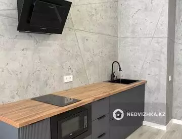 1-комнатная квартира, этаж 4 из 12, 36 м²