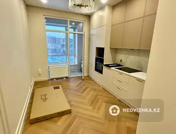 3-комнатная квартира, этаж 7 из 12, 90 м²