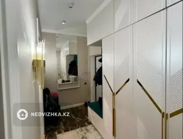 2-комнатная квартира, этаж 3 из 12, 38 м²