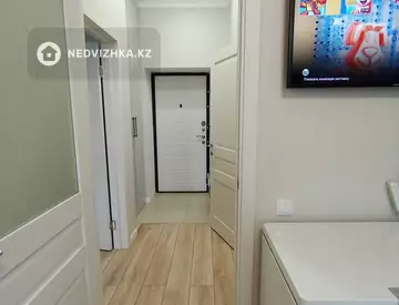 1-комнатная квартира, этаж 4 из 12, 38 м²