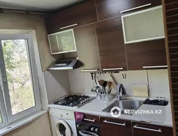 3-комнатная квартира, этаж 4 из 4, 58 м², На длительный срок