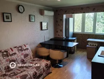 3-комнатная квартира, этаж 4 из 4, 58 м², На длительный срок