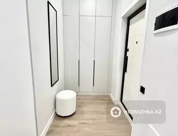 2-комнатная квартира, этаж 9 из 18, 44 м²