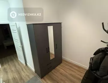 1-комнатная квартира, этаж 10 из 12, 42 м²