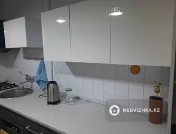 2-комнатная квартира, этаж 3 из 4, 54 м², На длительный срок