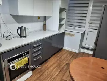2-комнатная квартира, этаж 3 из 4, 54 м², На длительный срок