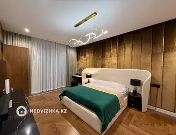 2-комнатная квартира, этаж 10 из 18, 70 м², Посуточно