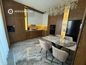 2-комнатная квартира, этаж 10 из 18, 70 м², Посуточно