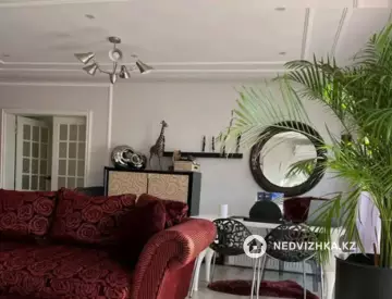 5-комнатный дом, 5 соток, 333 м², На длительный срок