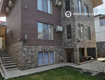 4-комнатный дом, 6.5 соток, 260 м², На длительный срок