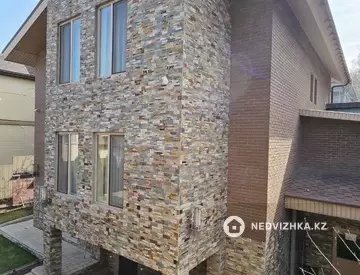 4-комнатный дом, 6.5 соток, 260 м², На длительный срок