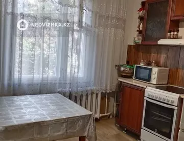 3-комнатная квартира, этаж 1 из 6, 70 м²