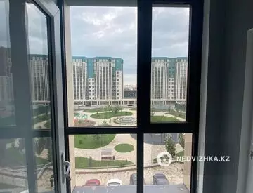 2-комнатная квартира, этаж 4 из 12, 74 м²