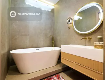 4-комнатная квартира, этаж 4 из 12, 120 м²