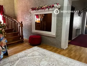 9-комнатный дом, 3 соток, 300 м², На длительный срок